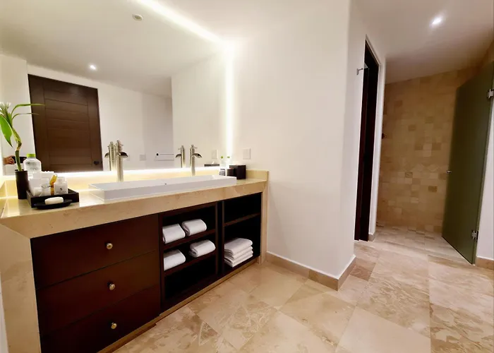 Apartment Luxury One Bedroom Ocean View - Casa Del Mar *