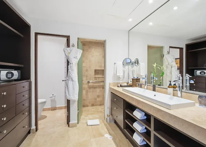 Luxury One Bedroom Ocean View - Casa Del Mar Apartment *